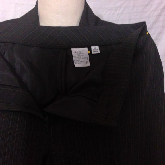 2 Piece Fully Lined Pant Suit Not Worn - Picture 6 of 8